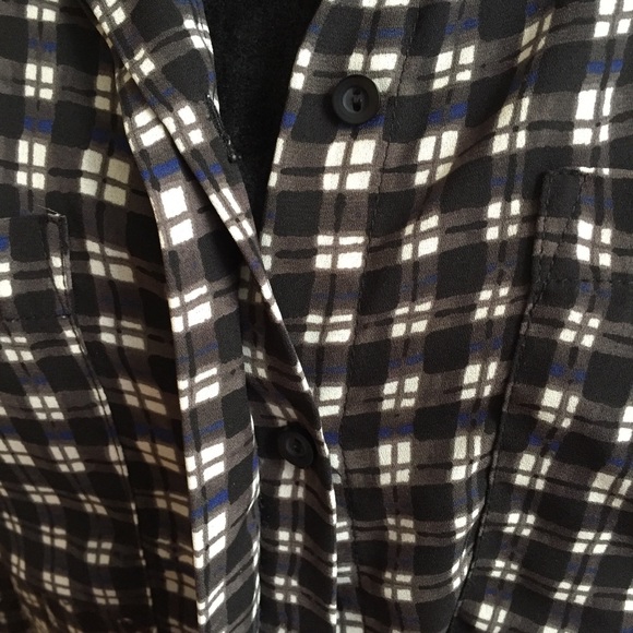 ✨SALE✨ Plaid Button-Up Shirt by Lumière - Picture 5 of 8